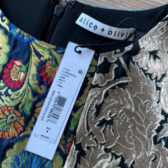 Alice & Olivia size 4 multicolored short sleeve Crew neck flared bottom dress - Picture 4 of 6